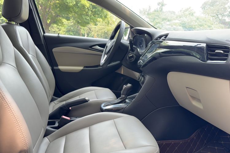 Used Buick Excelle 2018 15N CVT Elite Edition Interior 2