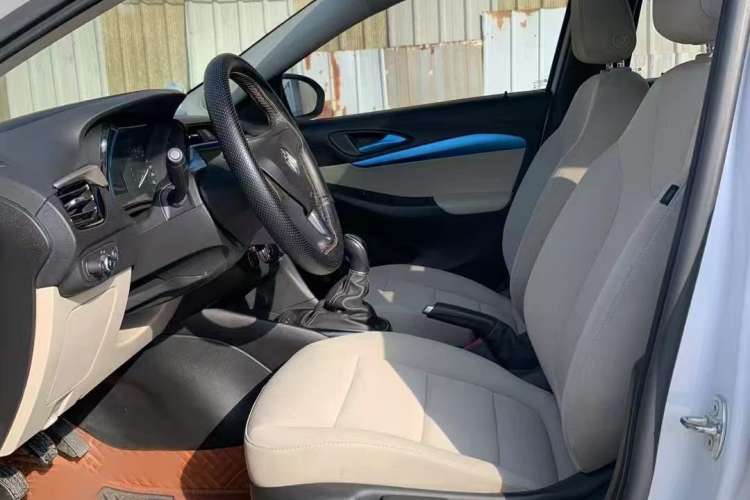 Used Buick Excelle 2018 15N Manual Elite Version Interior 2