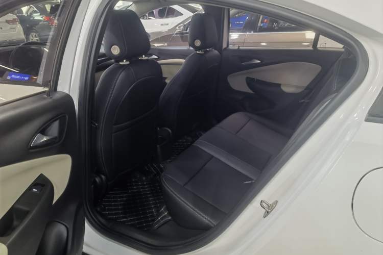 Used Buick Excelle 2018 15N CVT Elite Edition Interior 2