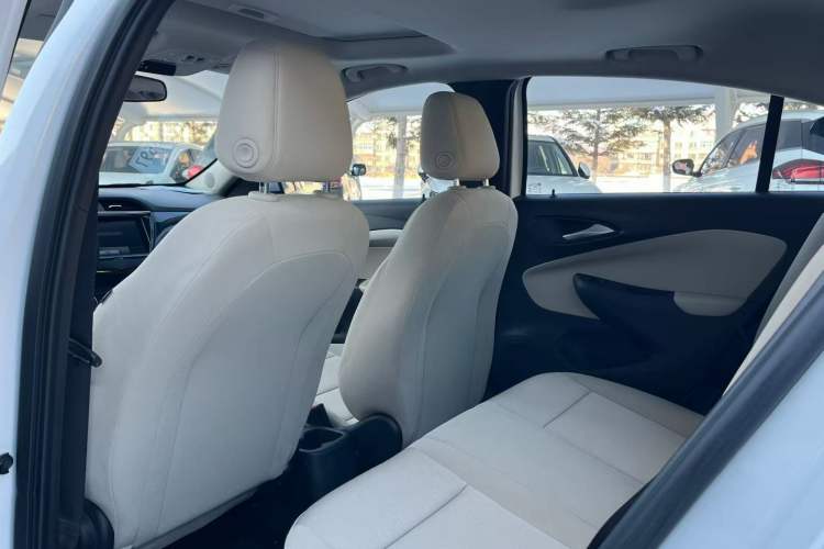 Used Buick Excelle 2018 15N Manual Elite Version Interior 3