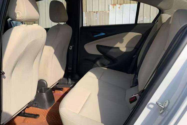Used Buick Excelle 2018 15N Manual Elite Version Interior 3