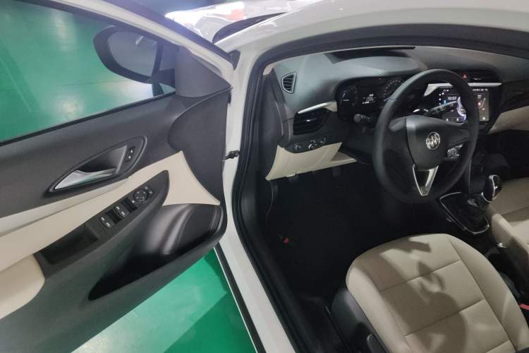 Used Buick Excelle 2018 15N Manual Elite Version Interior 3