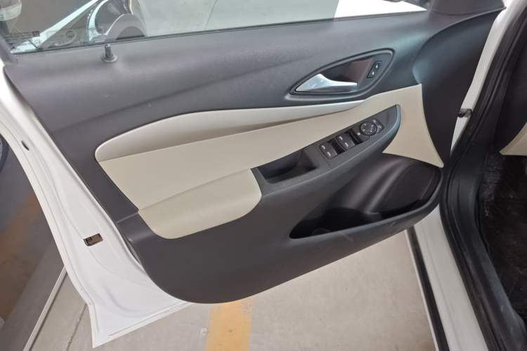 Used Buick Excelle 2018 15N Manual Elite Version Left Front Door Interior