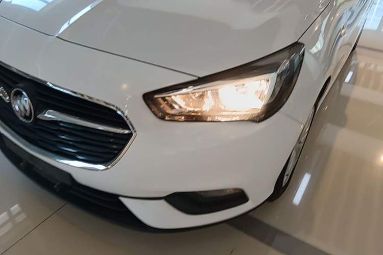 Used Buick Excelle 2018 15N CVT Elite Edition Left Front Headlight
