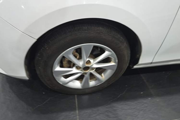 Used Buick Excelle 2018 15N Manual Elite Version Left Front Wheel Hub