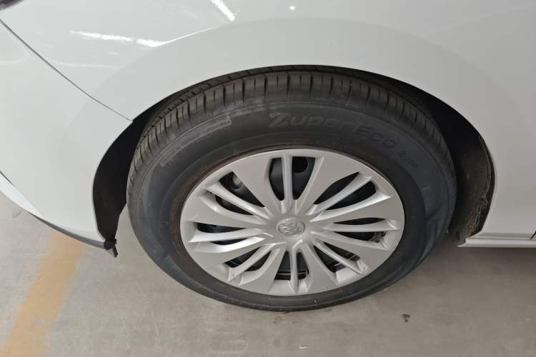 Used Buick Excelle 2018 15N Manual Elite Version Left Front Wheel Hub