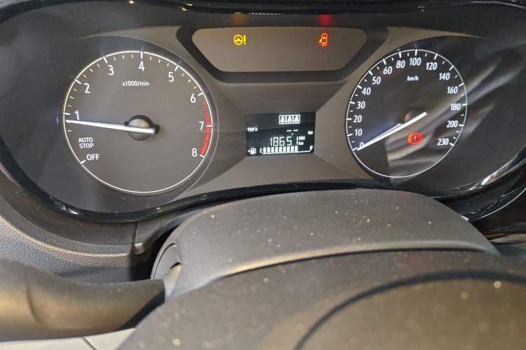 Used Buick Excelle 2018 15N Manual Elite Version Odometer Close Up