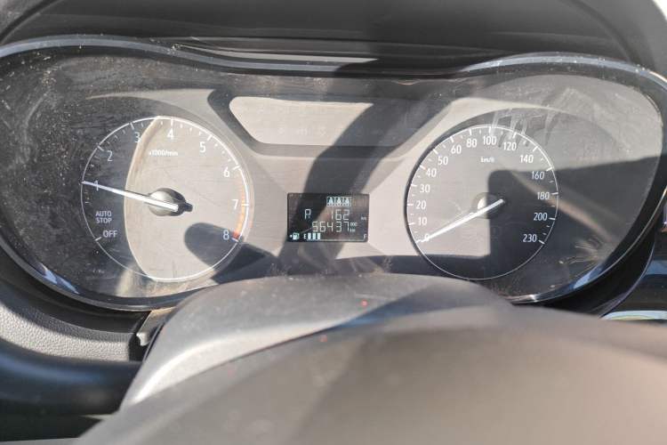 Used Buick Excelle 2018 15N Manual Elite Version Odometer Close Up