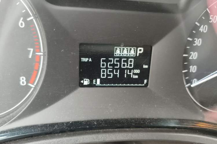 Used Buick Excelle 2018 15N CVT Elite Edition Odometer Close Up