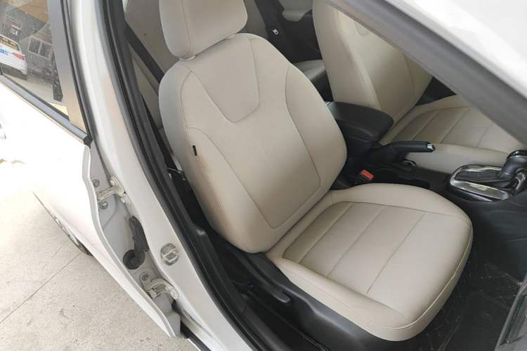 Used Buick Excelle 2018 15N CVT Elite Edition Right Front Seat