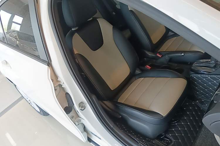 Used Buick Excelle 2018 15N CVT Elite Edition Right Front Seat