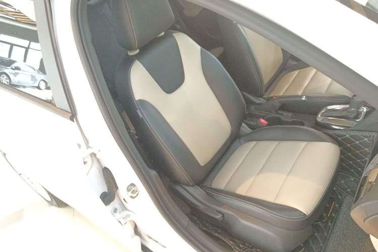 Used Buick Excelle 2018 15N CVT Elite Edition Right Front Seat