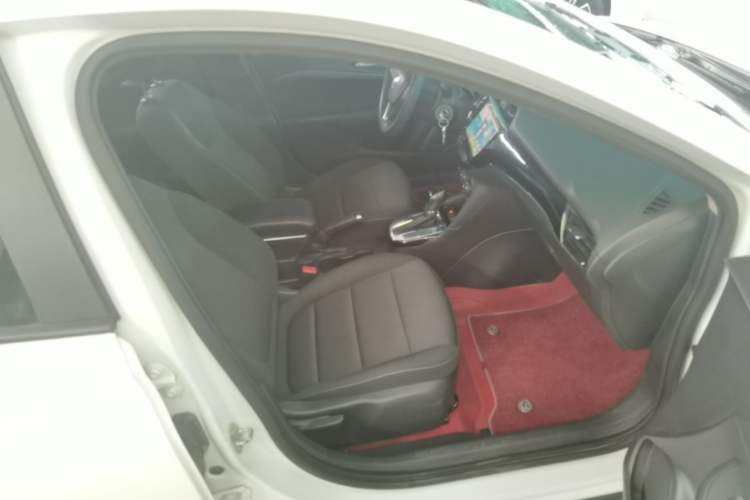 Used Buick Excelle 2018 15N CVT Elite Edition Right Front Seat