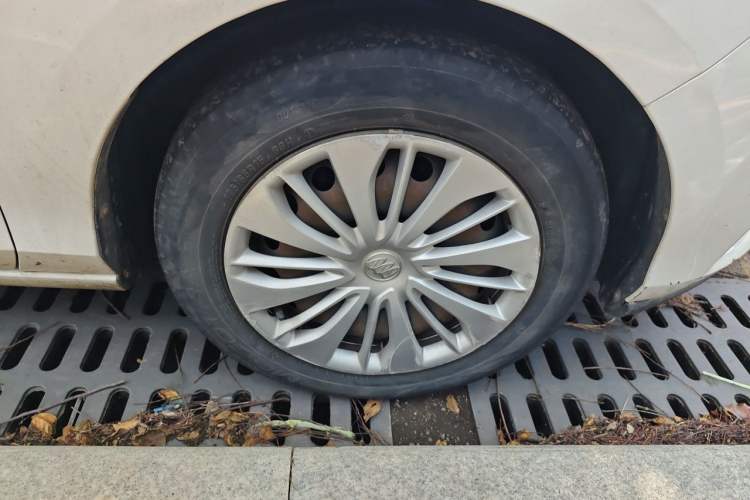 Used Buick Excelle 2018 15N CVT Elite Edition Right Front Wheel Hub