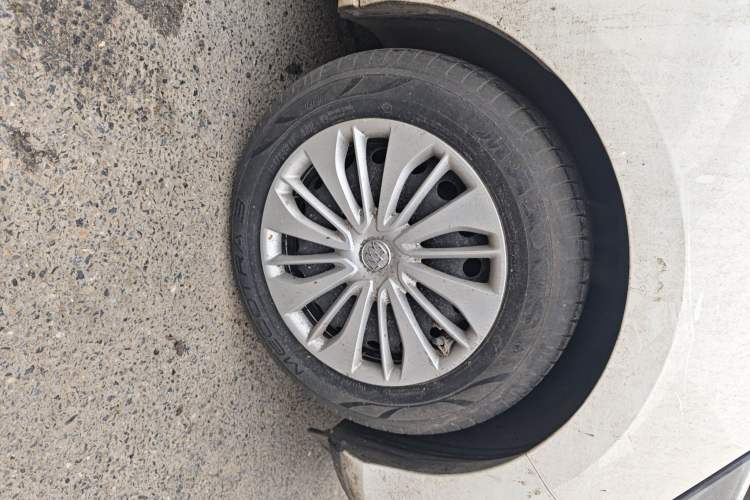 Used Buick Excelle 2018 15N Manual Elite Version Right Front Wheel Hub