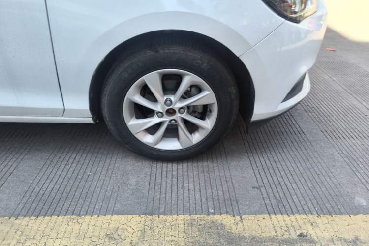 Used Buick Excelle 2018 15N CVT Luxury Version Right Front Wheel Hub