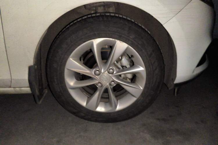 Used Buick Excelle 2018 15N CVT Luxury Version Right Front Wheel Hub