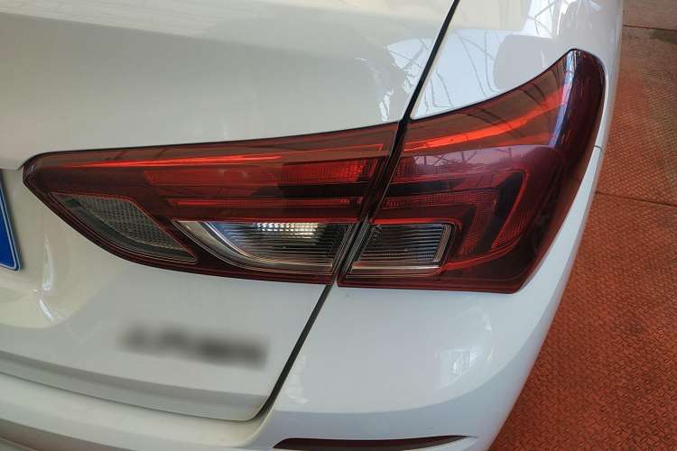Used Buick Excelle 2018 15N Manual Elite Version Right Rear Taillight