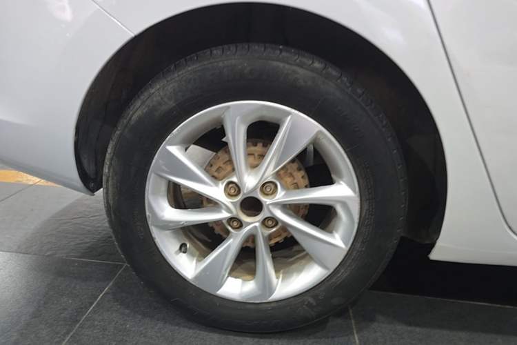 Used Buick Excelle 2018 15N Manual Elite Version Right Rear Wheel Hub