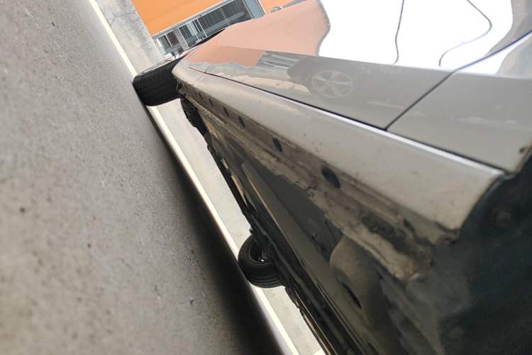 Used Buick Excelle 2018 15N CVT Elite Edition Right Side Sill