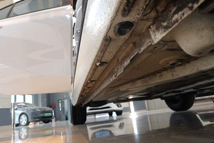 Used Buick Excelle 2018 15N CVT Elite Edition Right Side Sill