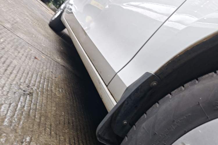 Used Buick Excelle 2018 15N CVT Elite Edition Right Side Sill