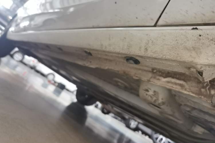 Used Buick Excelle 2018 15N CVT Elite Edition Right Side Sill