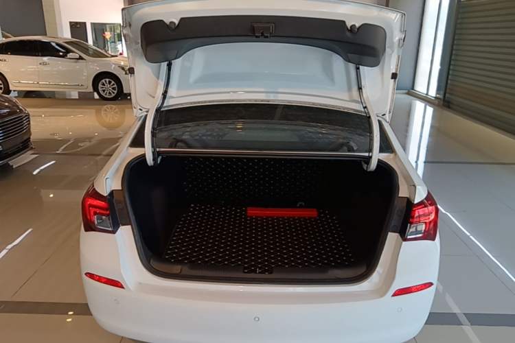 Used Buick Excelle 2018 15N CVT Elite Edition Trunk