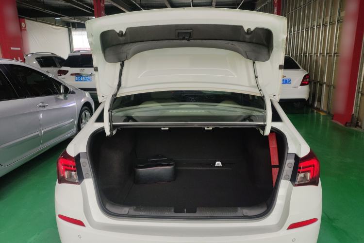 Used Buick Excelle 2018 15N Manual Elite Version Trunk