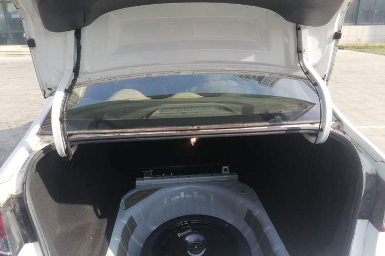 Used Buick Excelle 2018 15N Manual Elite Version Trunk