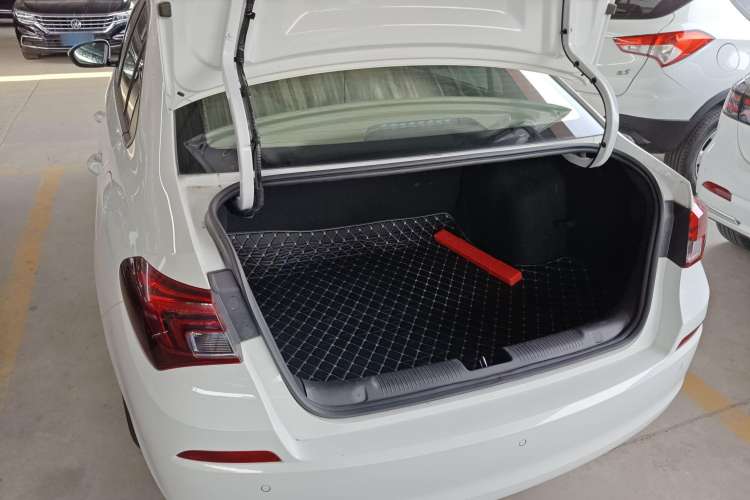 Used Buick Excelle 2018 15N Manual Elite Version Trunk
