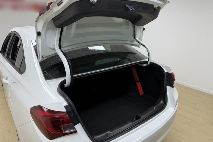 Used Buick Excelle 2018 15N Manual Elite Version Trunk