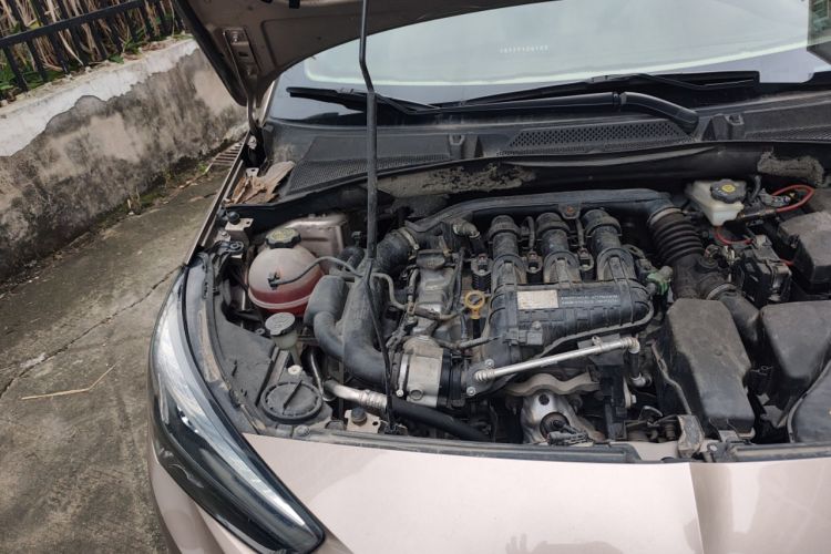 Used Buick Excelle 2018 15N CVT Elite Edition Engine Bay Right