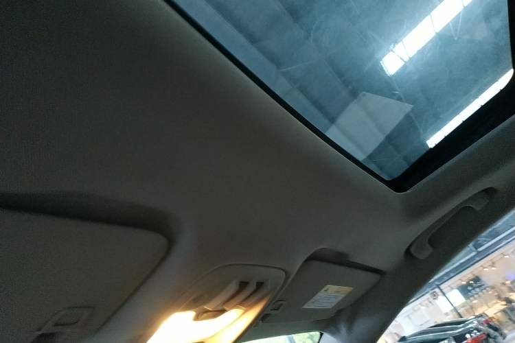 Used Buick Excelle 2018 15N CVT Elite Edition Headliner