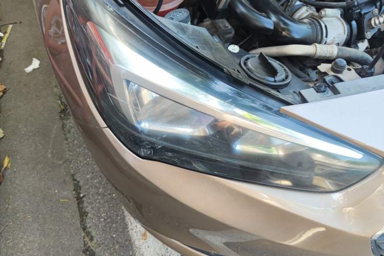 Used Buick Excelle 2018 15N CVT Elite Edition Right Front Headlight