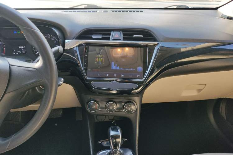 Used Buick Excelle 2020 15N CVT Elite Edition Audio And AC Panel