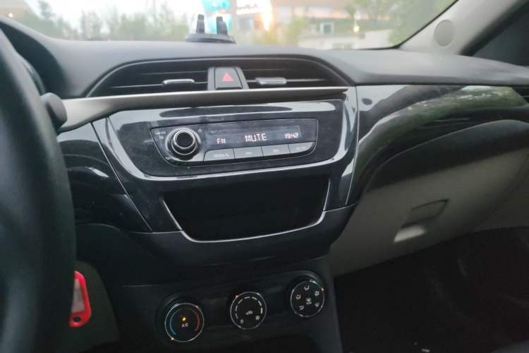Used Buick Excelle 2020 15N CVT Elite Edition Audio And AC Panel