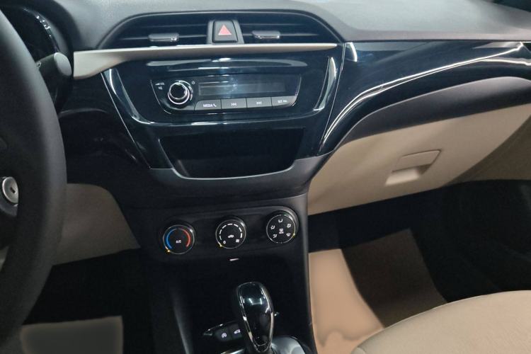 Used Buick Excelle 2020 15N CVT Elite Edition Audio And AC Panel