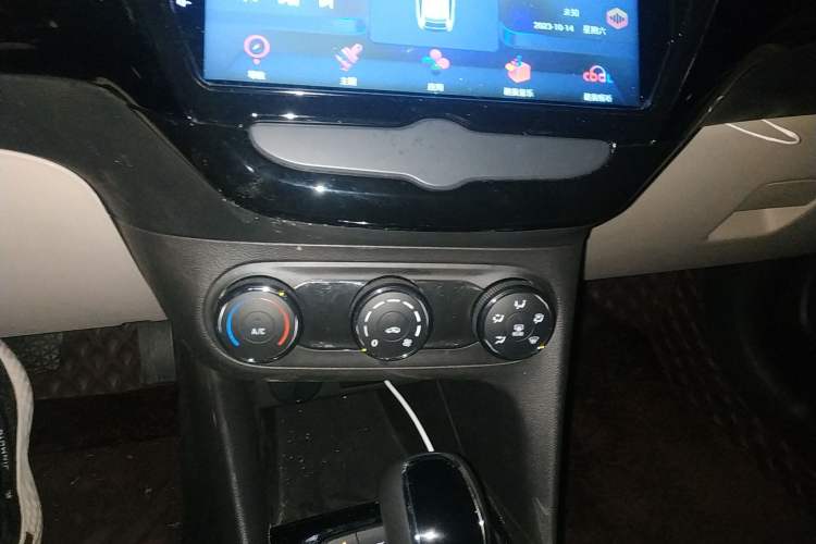 Used Buick Excelle 2020 15N CVT Elite Edition Audio And AC Panel