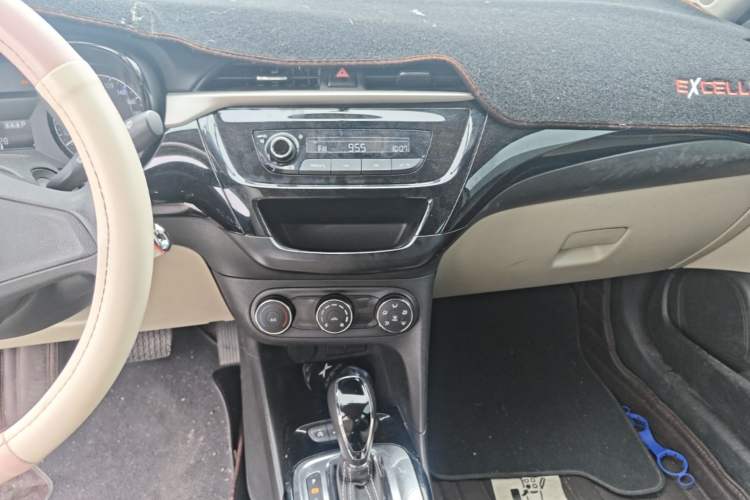 Used Buick Excelle 2020 15N CVT Elite Edition Audio And AC Panel