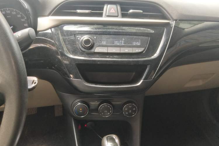 Used Buick Excelle 2020 15N CVT Elite Edition Audio And AC Panel