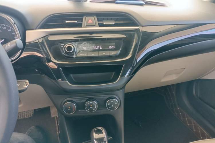 Used Buick Excelle 2020 15N CVT Elite Edition Audio And AC Panel