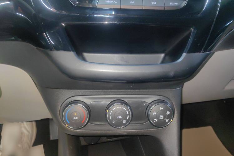 Used Buick Excelle 2020 15N CVT Elite Edition Audio And AC Panel
