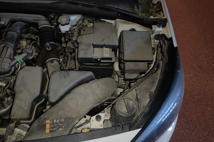 Used Buick Excelle 2020 15N CVT Elite Edition Engine Bay Left