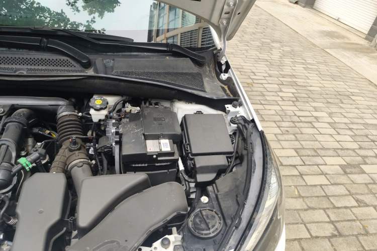 Used Buick Excelle 2020 15N CVT Elite Edition Engine Bay Left