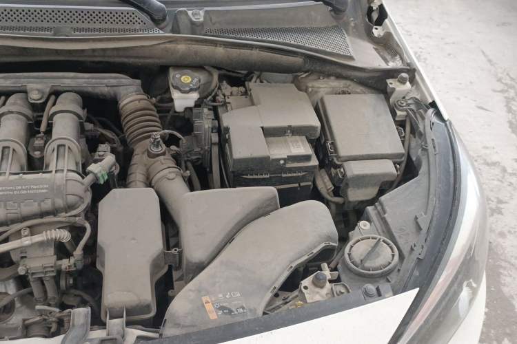 Used Buick Excelle 2020 15N CVT Elite Edition Engine Bay Left