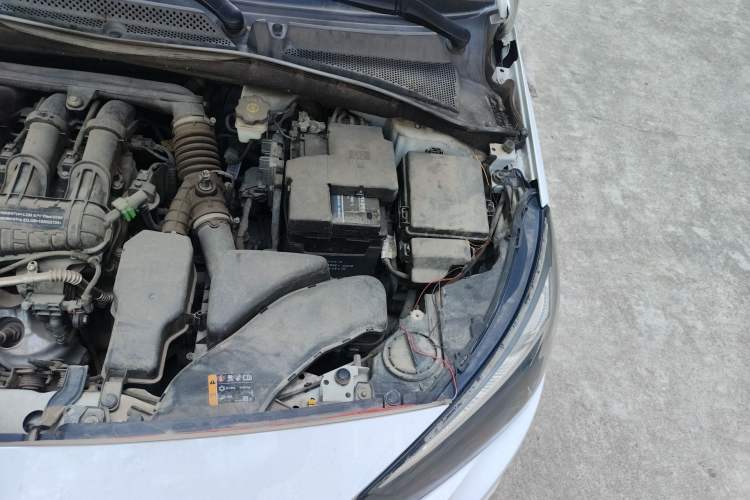 Used Buick Excelle 2020 15N CVT Elite Edition Engine Bay Left