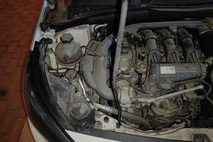 Used Buick Excelle 2020 15N CVT Elite Edition Engine Bay Right