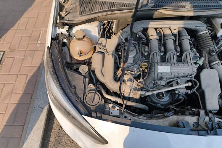 Used Buick Excelle 2020 15N CVT Elite Edition Engine Bay Right
