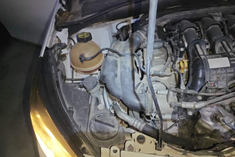 Used Buick Excelle 2020 15N CVT Elite Edition Engine Bay Right